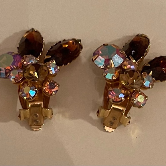 Beaujewels Vintage Crystal and Gold Metal Earrings in excellent condition! - Picture 6 of 8